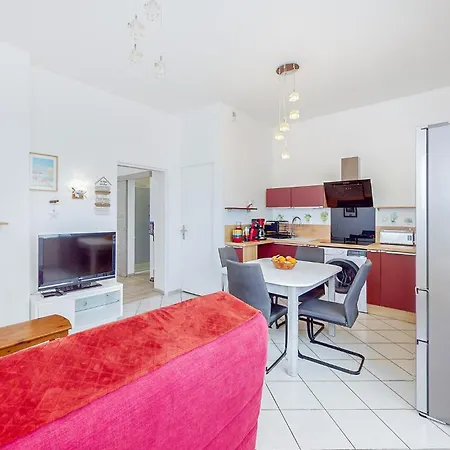 1 Bedroom Cozy Apartment In Royan アパート *