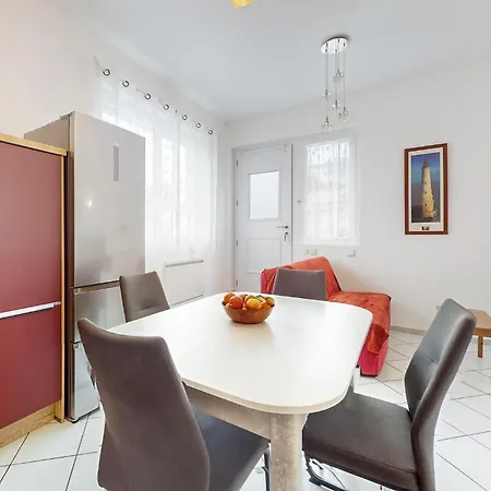 アパート 1 Bedroom Cozy Apartment In Royan